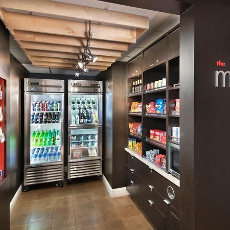 Courtyard By Marriott Burlington Hotel Ngoại thất bức ảnh