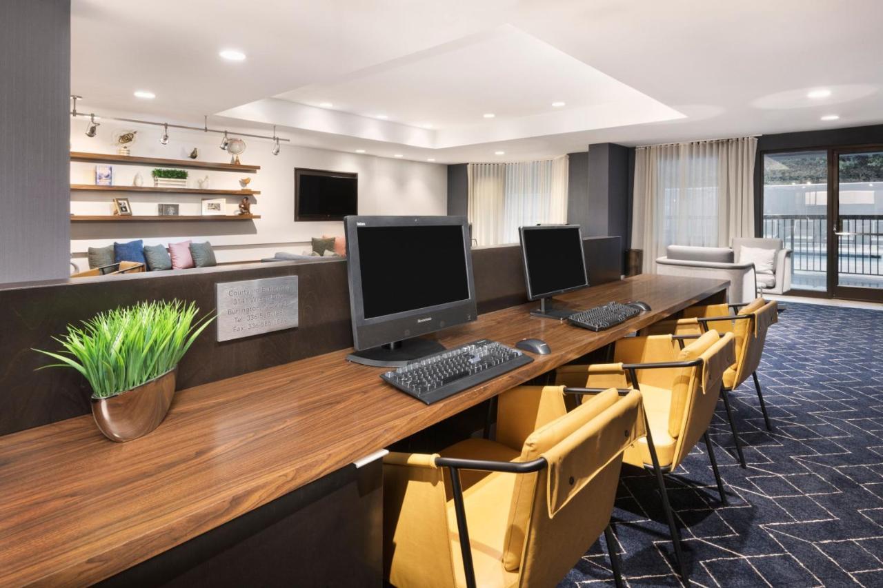 Courtyard By Marriott Burlington Hotel Ngoại thất bức ảnh