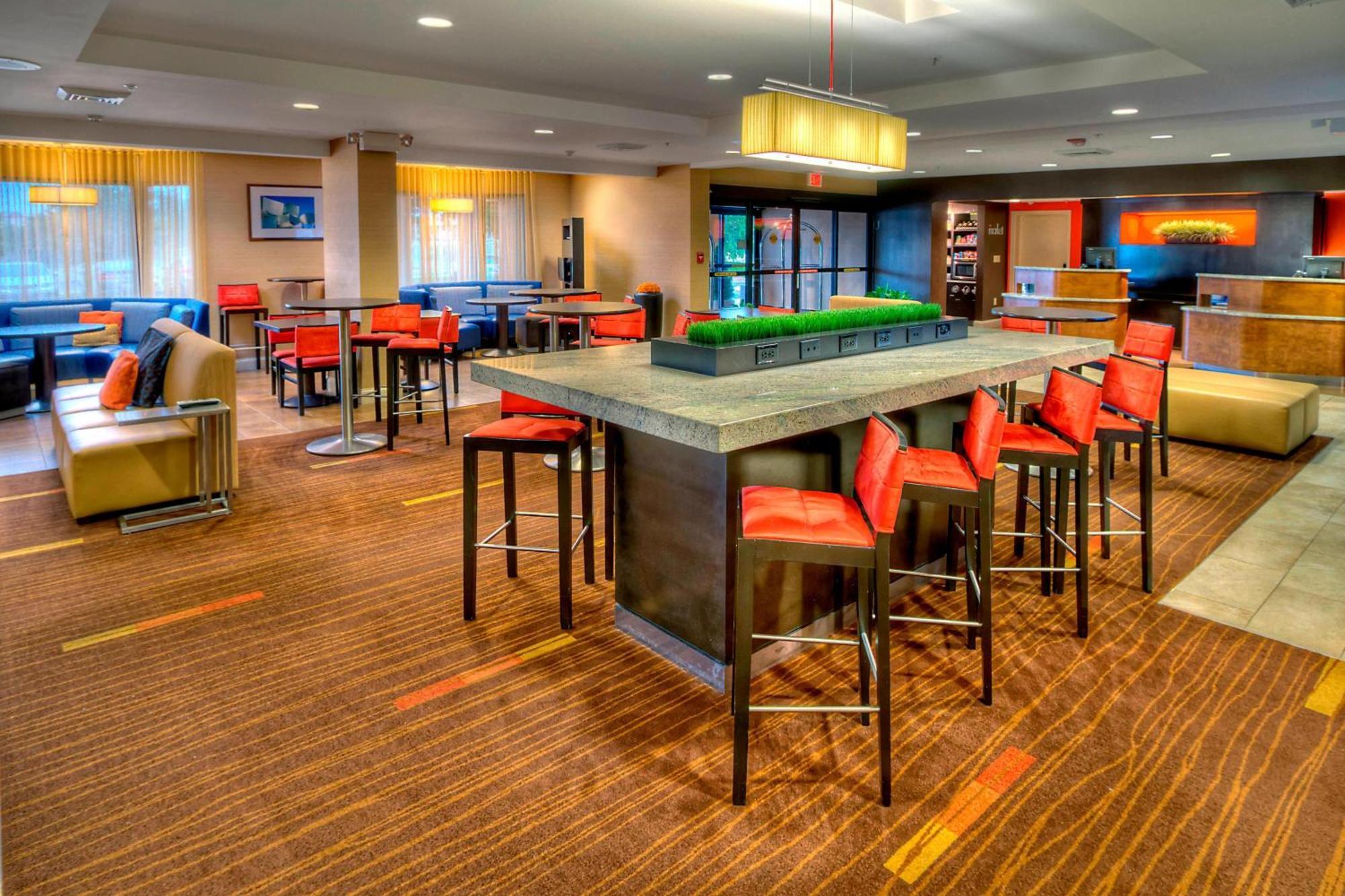 Courtyard By Marriott Burlington Hotel Ngoại thất bức ảnh