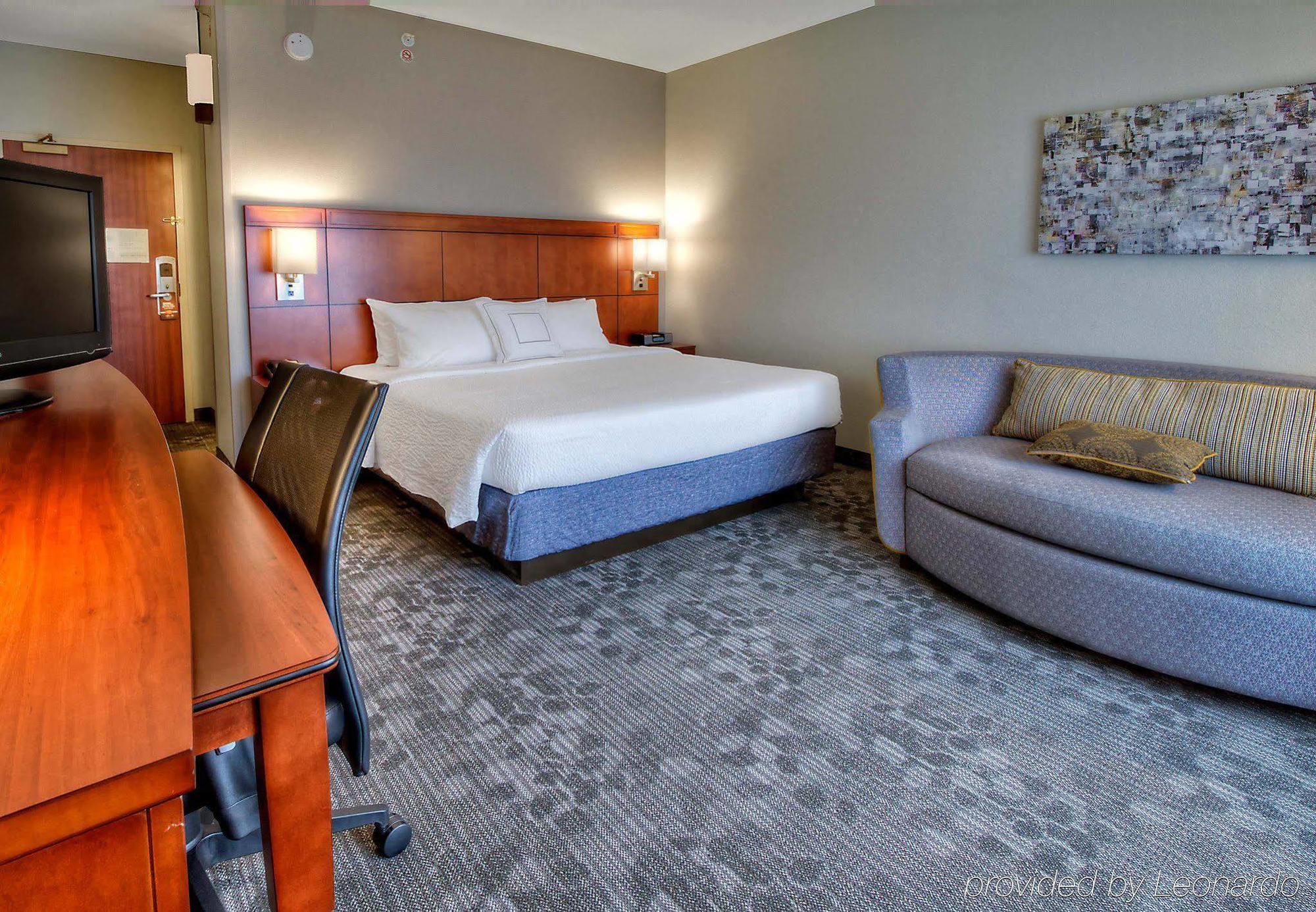 Courtyard By Marriott Burlington Hotel Ngoại thất bức ảnh