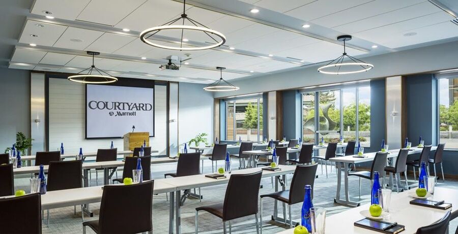 Courtyard By Marriott Burlington Hotel Ngoại thất bức ảnh