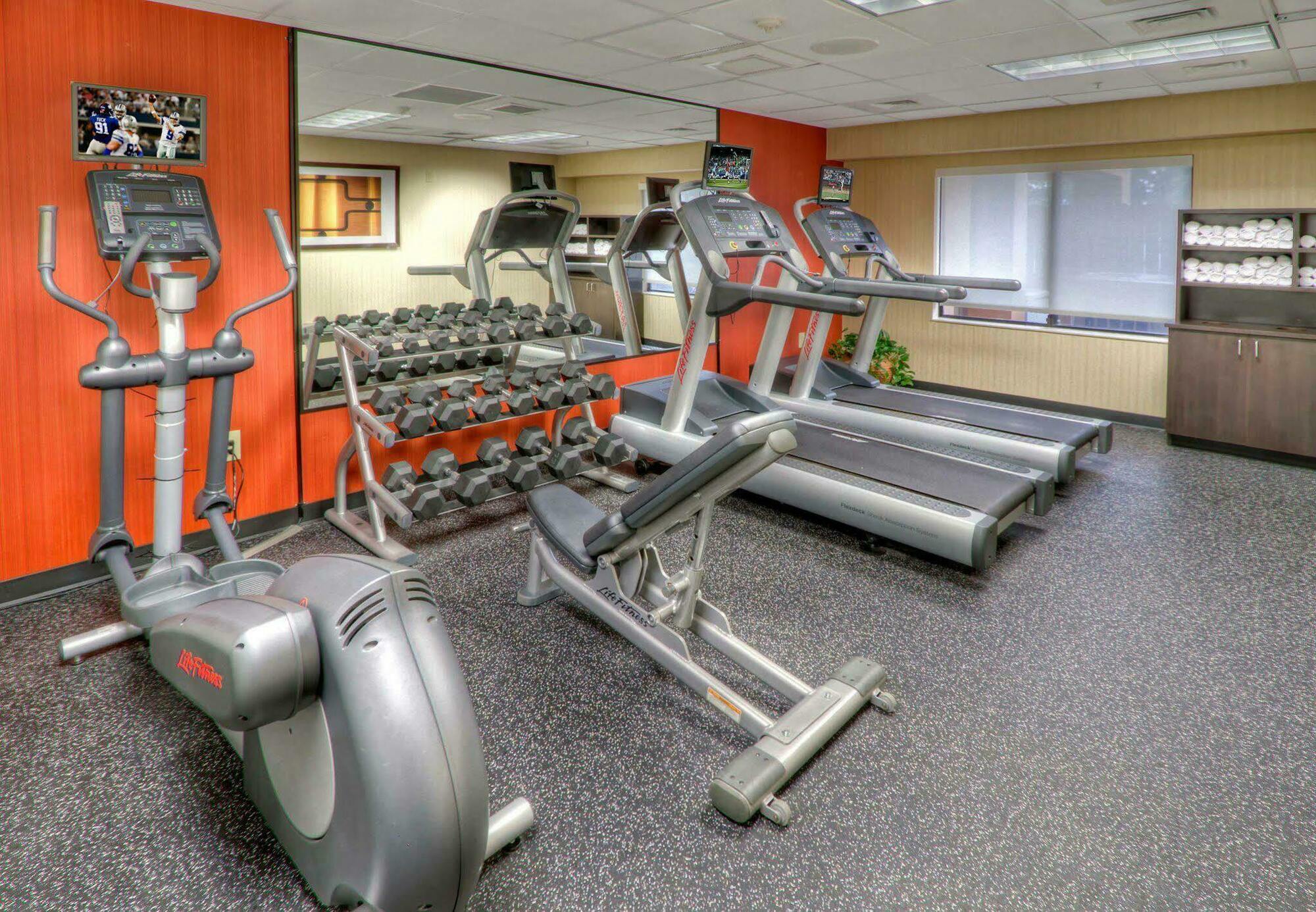 Courtyard By Marriott Burlington Hotel Ngoại thất bức ảnh